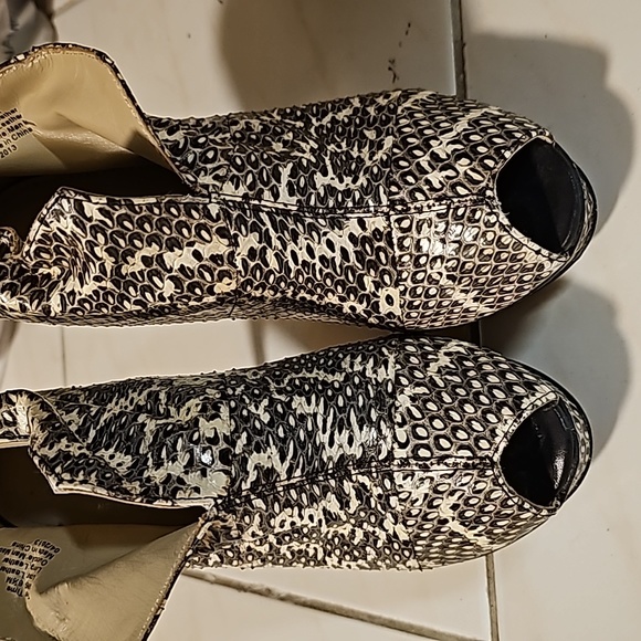 Kenneth Cole snake skin booties - Picture 3 of 9